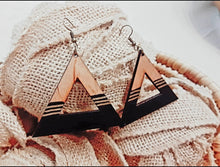 Load image into Gallery viewer, Diva Pyramids (Black &amp; Gold)
