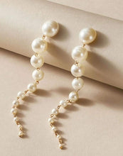 Load image into Gallery viewer, Dangling Pearl Drops
